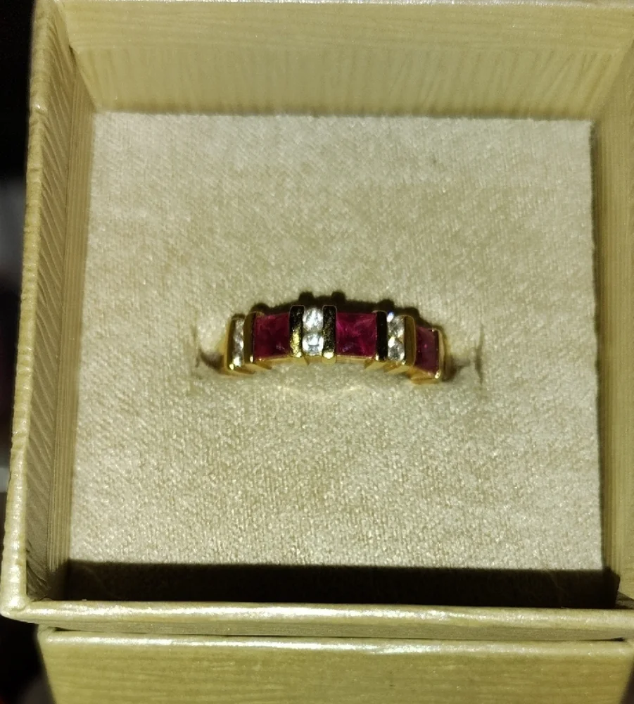 Elegant Gold and Red Ring - Picture 1 of 5